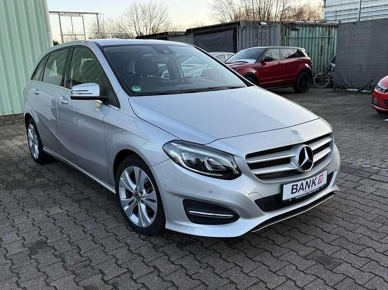 Gebraucht Mercedes B200 Business 156 PS (114 kW) 2017 Polarsilber  metalliclack Van / Kleinbus
