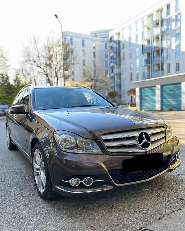 Braun Gebraucht 2014 Mercedes C220 Kombi | 7.000 € - Bild 1/4