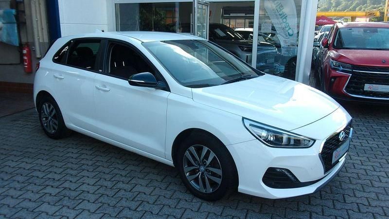 Weiß Gebraucht 2019 Hyundai i30 YES! Limousine | 15.850 € (Teuer) - Bild 1/4
