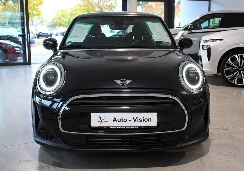 Gebraucht Mini Cooper Essential 136 PS (100 kW) 2023 Schwarz Kleinwagen