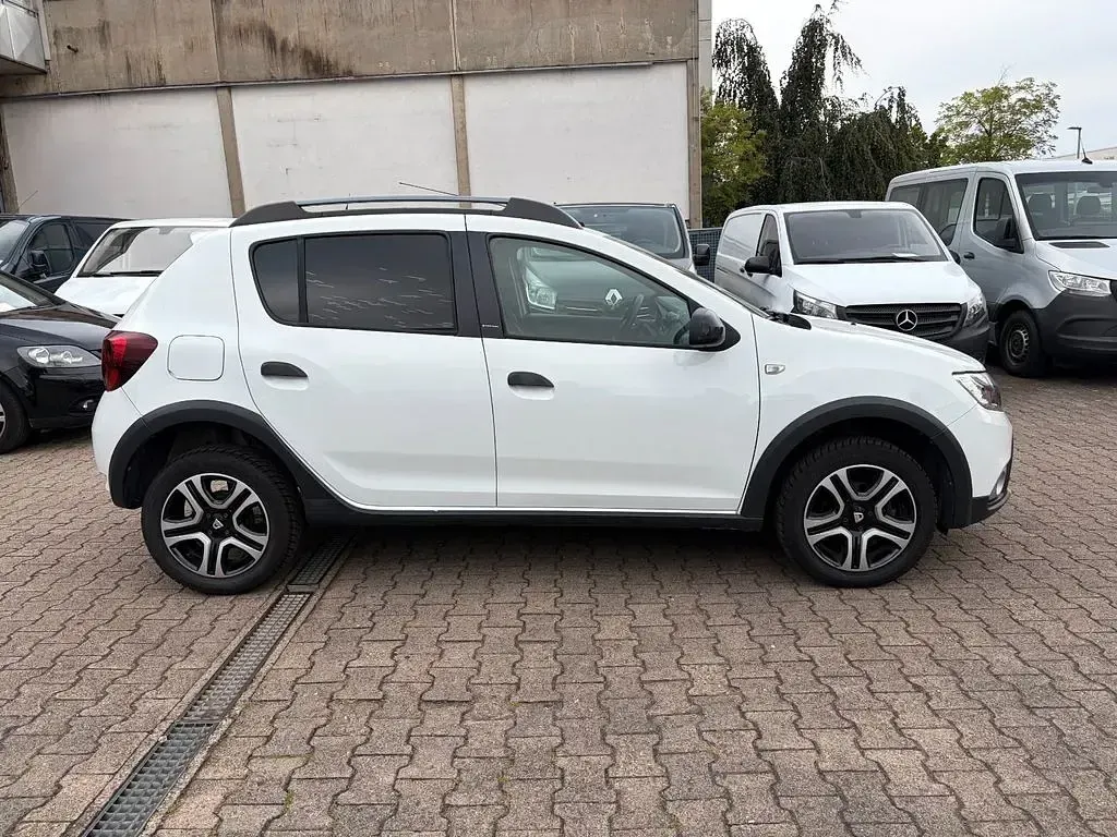 Gebraucht Dacia Sandero Celebration 90 PS (66 kW) 2018 Weiß SUV