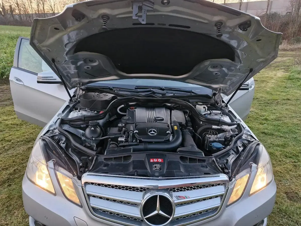 Second-hand Mercedes E200 184 CP (135 kW) 2011 Argintiu Berlinǎ