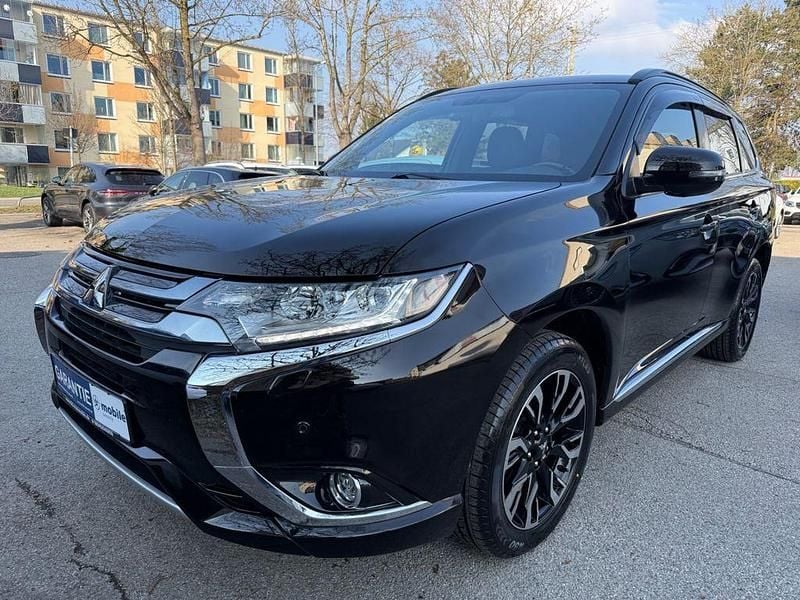 Gebraucht Mitsubishi Outlander P-HEV Plus 121 PS (88 kW) 2017 Schwarz SUV