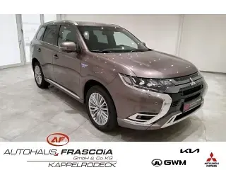 Gebraucht Mitsubishi Outlander P-HEV Plus 224 PS (164 kW) 2021 Braun SUV