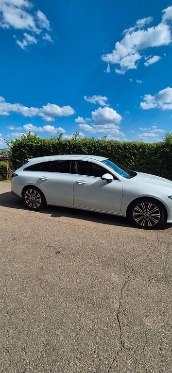Weiß Gebraucht 2023 Mercedes CLA180 Shooting Brake Kombi | 27.200 € (Fairer Preis) - Bild 1/4