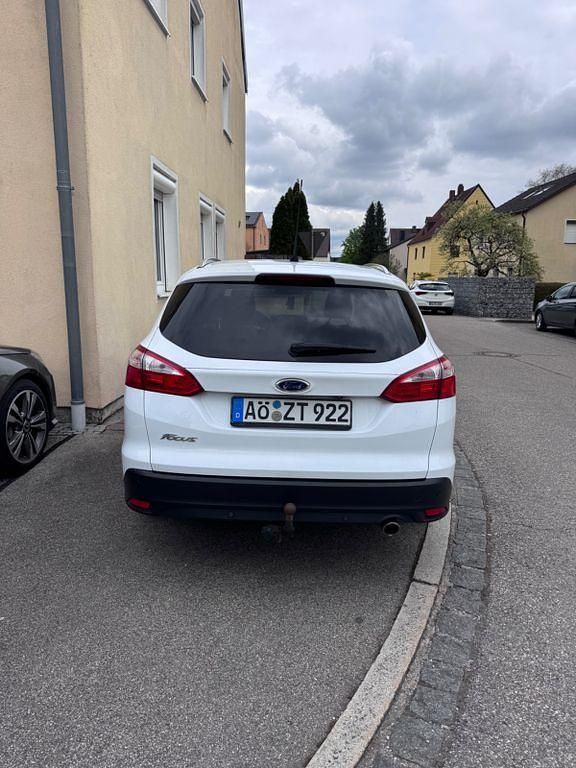 Gebraucht Ford Focus 140 PS (102 kW) 2014 Weiß Limousine