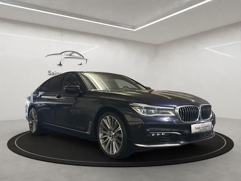 Gebraucht BMW 750 Sport Line 449 PS (330 kW) 2017 Blau Limousine