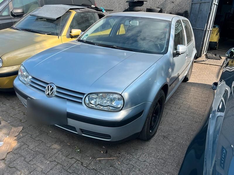 Silber Gebraucht 2002 VW Golf IV Kleinwagen | 300 € (Superpreis) - Bild 1/3