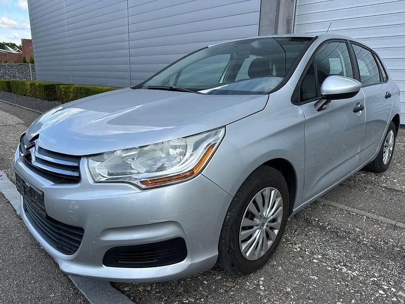 Grau Gebraucht 2013 Citroën C4 Attraction Limousine | 2.990 € (Fairer Preis) - Bild 1/4