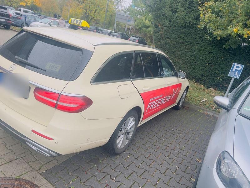 Beige Gebraucht 2019 Mercedes E200 Kombi | 13.500 € (Fairer Preis) - Bild 1/4
