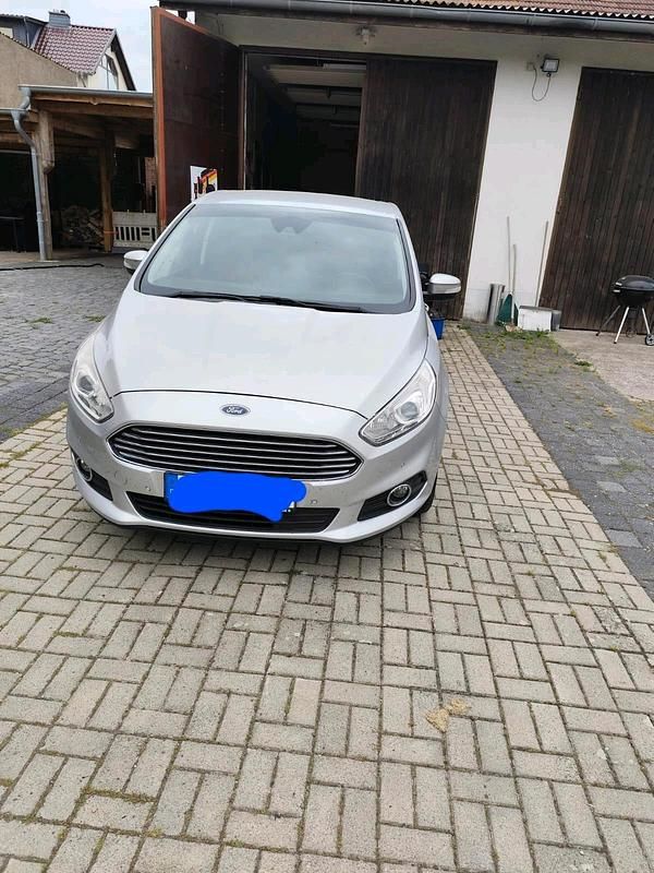 Silber Gebraucht 2016 Ford S-MAX S Van / Kleinbus | 9.500 € (Superpreis) - Bild 1/4