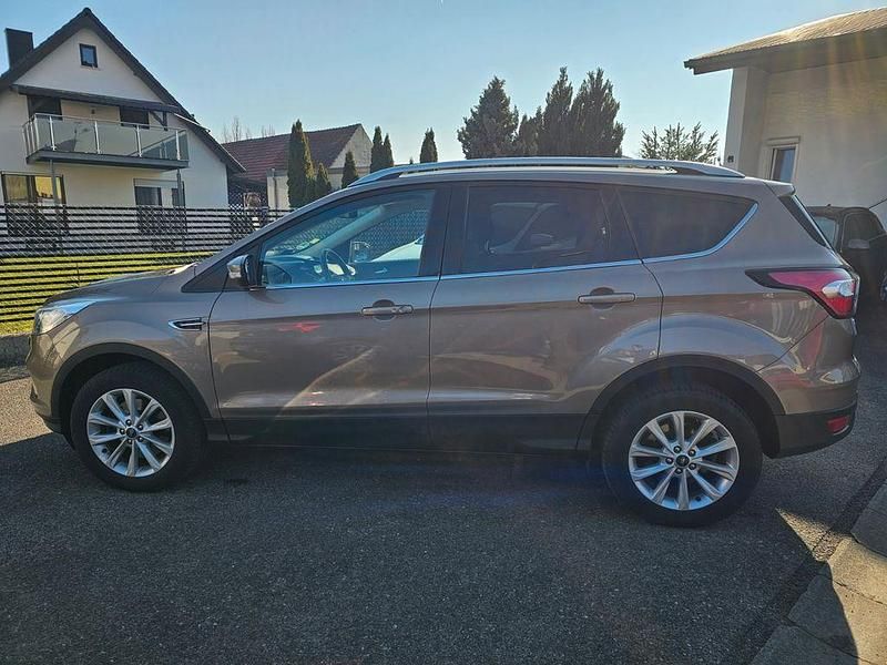 Gebraucht Ford Kuga Titanium 179 PS (131 kW) 2019 Silber SUV