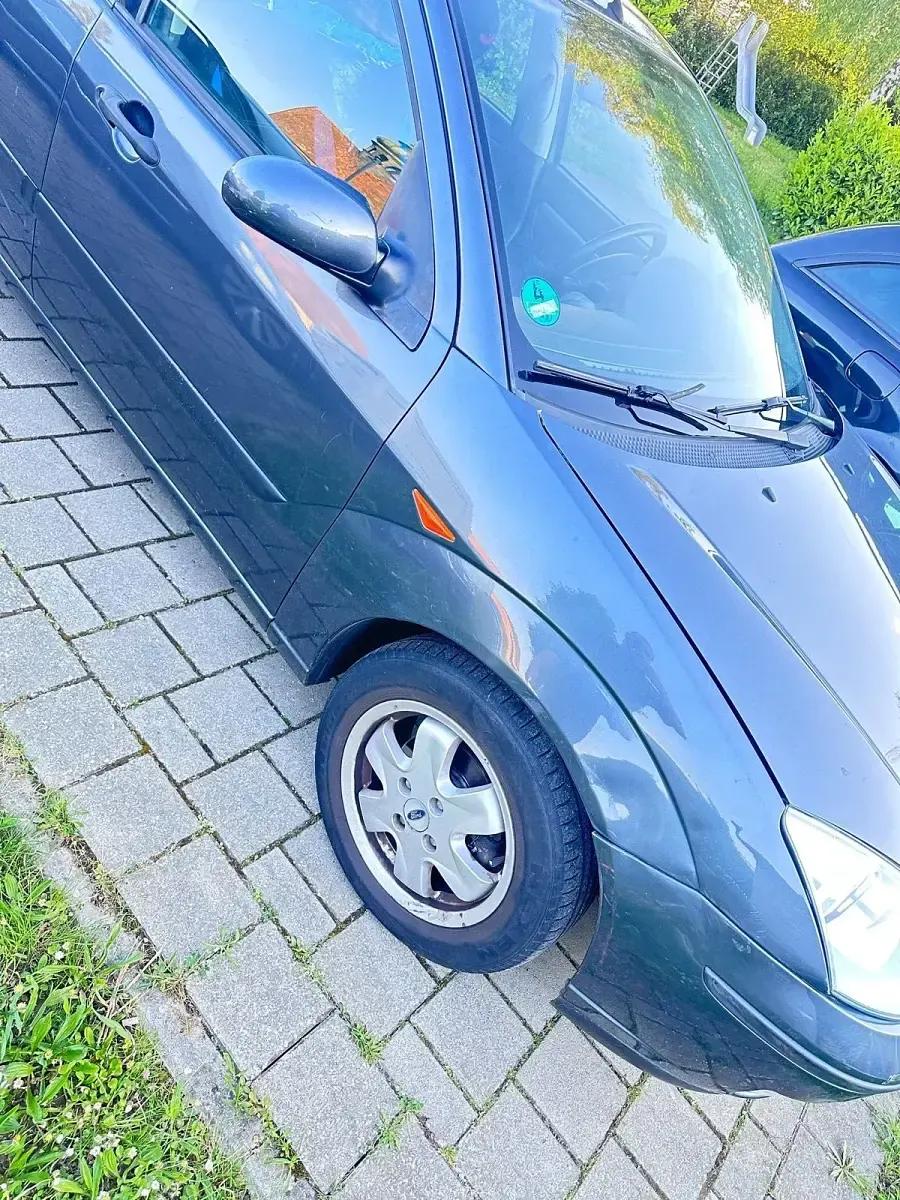 Brugt Ford Focus 100 HK (73 kW) 2002 Grå Sedan