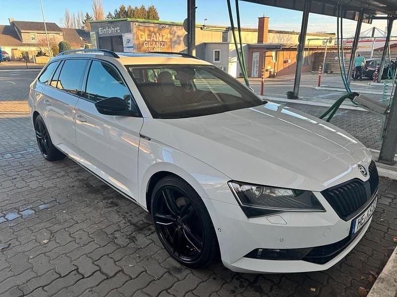 Weiß Gebraucht 2017 Skoda Superb SportLine Kombi | 15.000 € (Guter Preis) - Bild 1/4