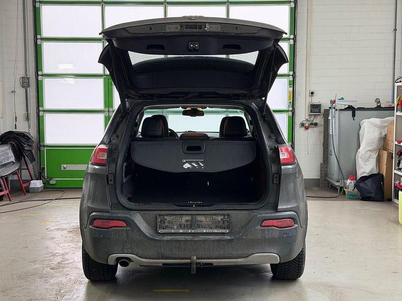 Gebraucht Jeep Cherokee Limited 140 PS (102 kW) 2014 Grau SUV