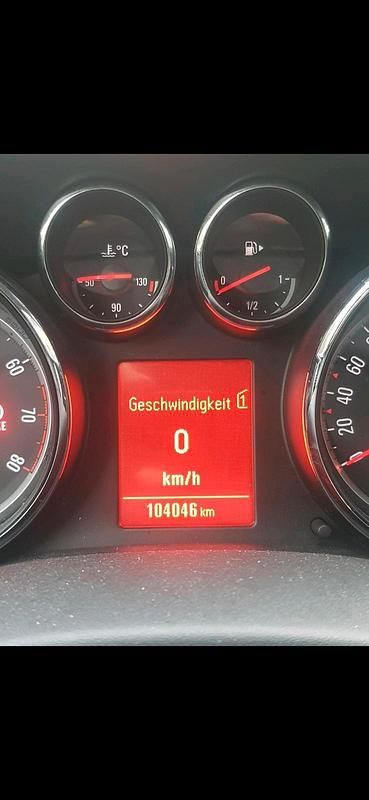 Gebraucht Opel Astra 140 PS (102 kW) 2012 Schwarz Limousine