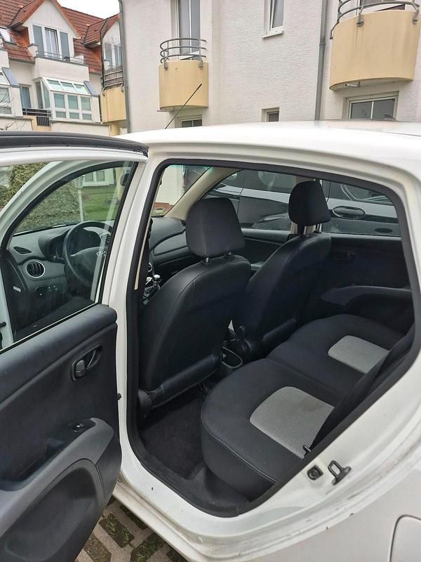 Gebraucht Hyundai i10 67 PS (49 kW) 2010 Weiß Kleinwagen