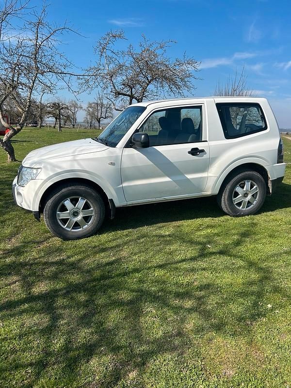 Gebraucht Mitsubishi Pajero 200 PS (147 kW) 2011 Weiß SUV