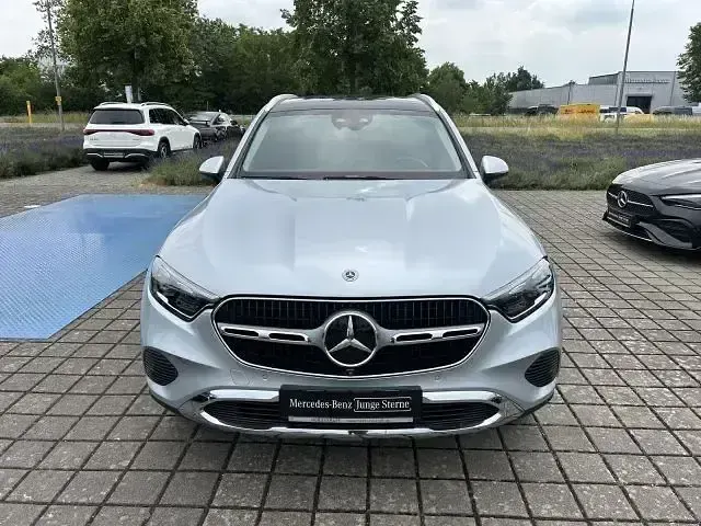Gebraucht Mercedes GLC220 Avantgarde 197 PS (144 kW) 2023 Silber SUV
