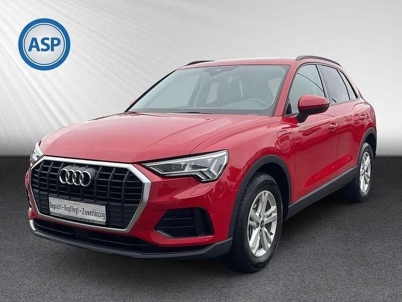 Rot (tangorot metallic) Gebraucht 2022 Audi Q3 Ambiente SUV | 28.490 € (Guter Preis) - Bild 1/4