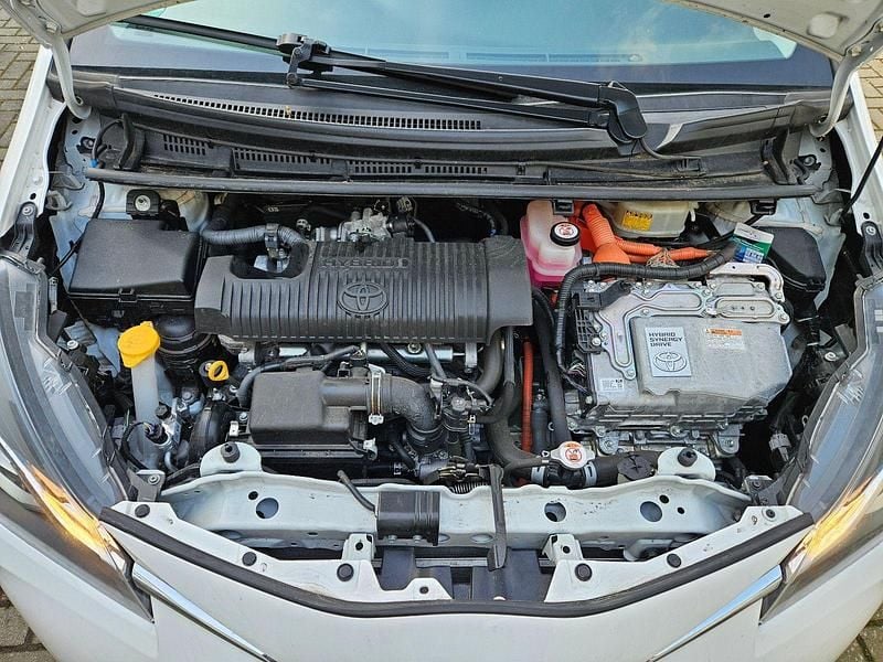 Gebraucht Toyota Yaris Hybrid Team 101 PS (74 kW) 2018 Weiß Kleinwagen