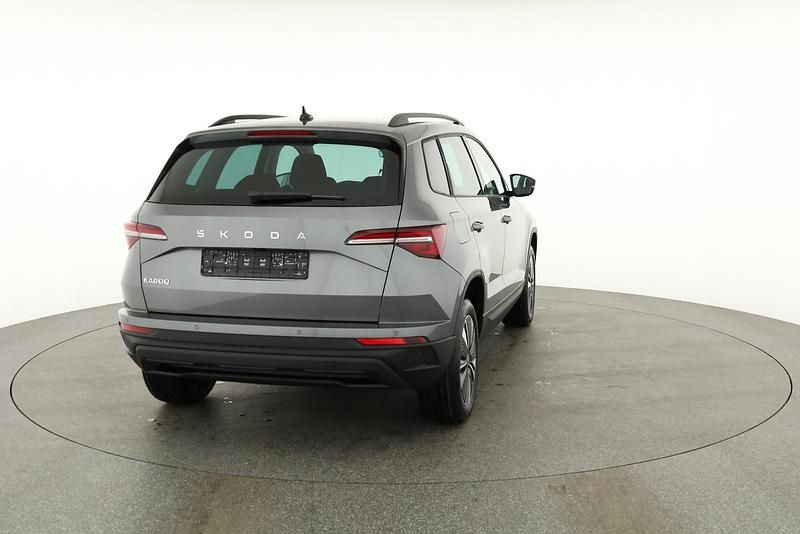 Neu Skoda Karoq Selection 150 PS (110 kW) 2025 Graphite grau metallic SUV