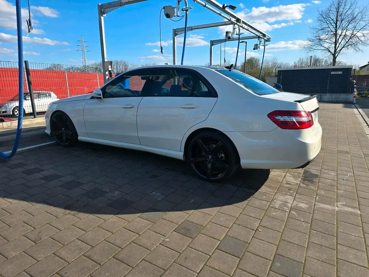 Gebraucht Mercedes E300 AMG line 231 PS (169 kW) 2010 Weiß Limousine