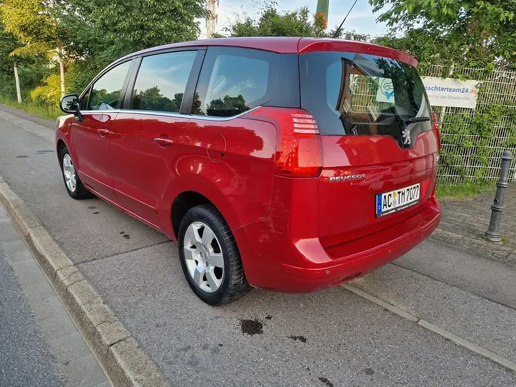 Gebraucht Peugeot 5008 Active 120 PS (88 kW) 2012 Rot Van / Kleinbus