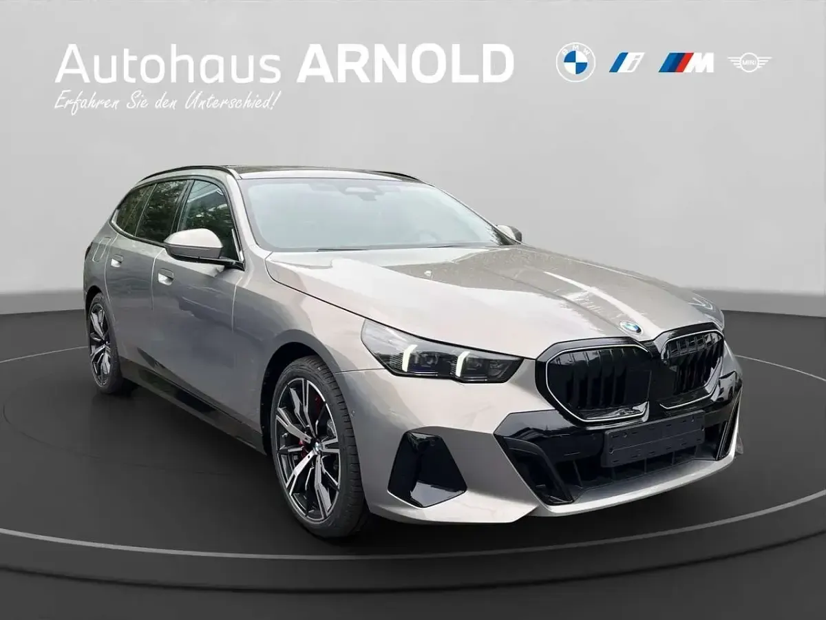 Neu BMW 540 M Sport 303 PS (222 kW) 2026 Oxidgrau ii Kombi