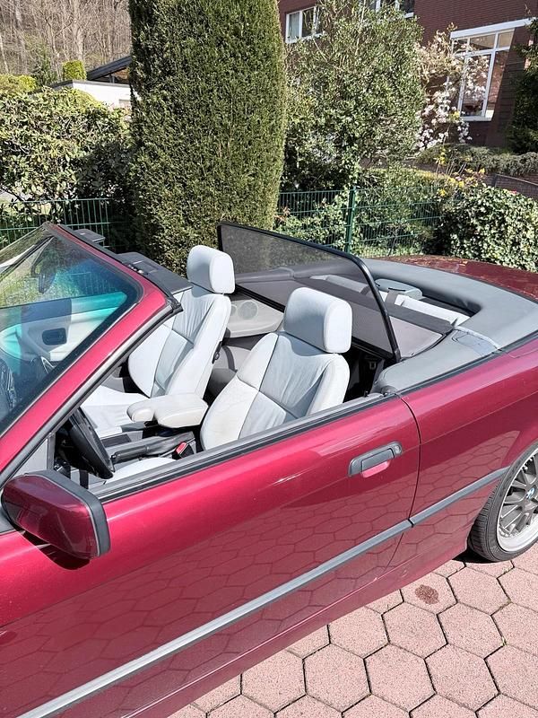 Gebraucht BMW 325 Cabriolet 190 PS (139 kW) 1993 Rot Cabrio