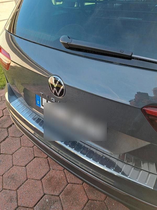 Grau Gebraucht 2023 VW Tiguan Move SUV | 28.500 € (Fairer Preis) - Bild 1/4