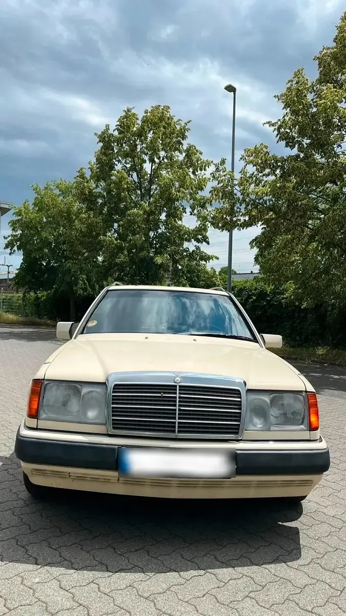 Gebraucht Mercedes 300 113 PS (83 kW) 1991 Gelb Kombi