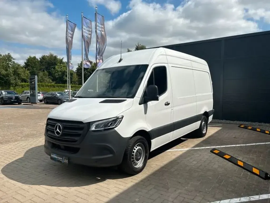 Gebraucht Mercedes Sprinter 170 PS (125 kW) 2024 Arktikweiß Van
