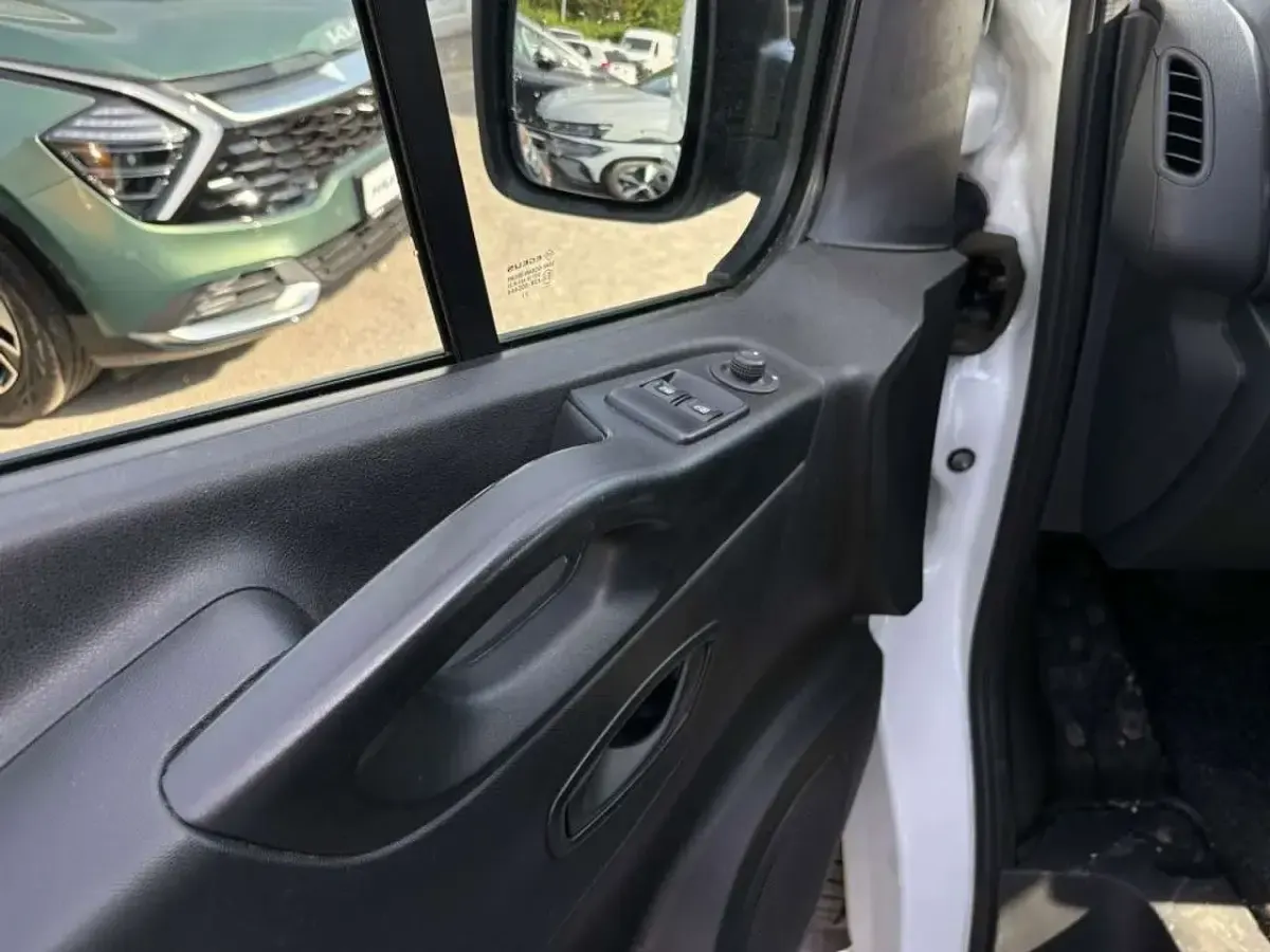 Gebraucht Renault Trafic Komfort 145 PS (106 kW) 2021 Arktisweiß Van / Kleinbus