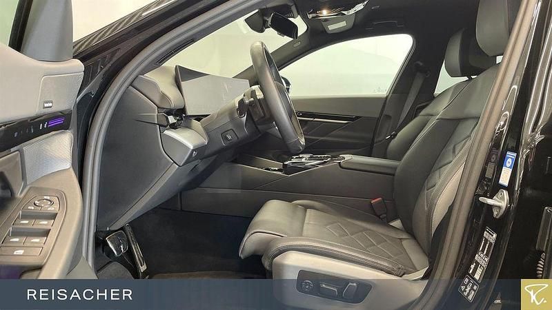 Gebraucht BMW 540 Comfort Edition 286 PS (210 kW) 2024 Saphirschwarz metallic Kombi