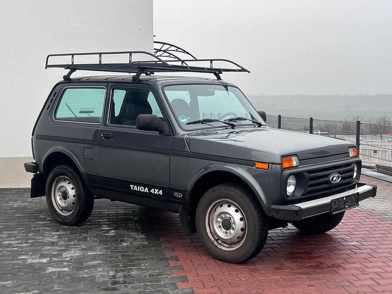 Gebraucht Lada Taiga 83 PS (61 kW) 2017 Grau SUV