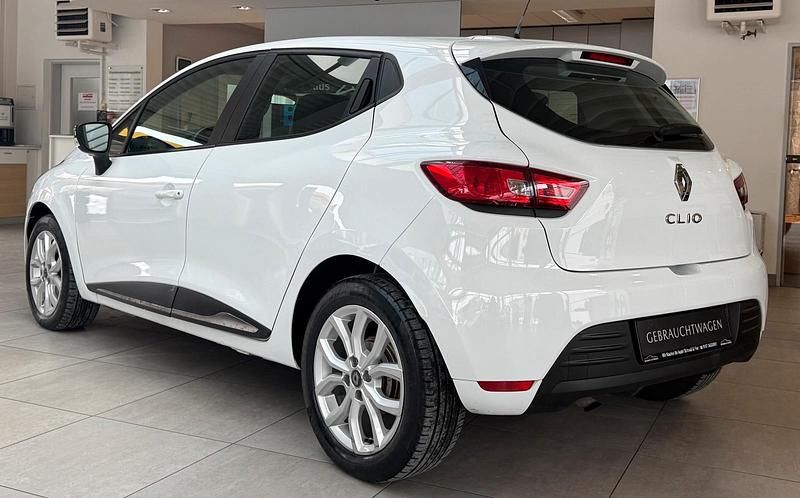 Gebraucht Renault Clio V Expression 90 PS (66 kW) 2020 Weiß Kleinwagen