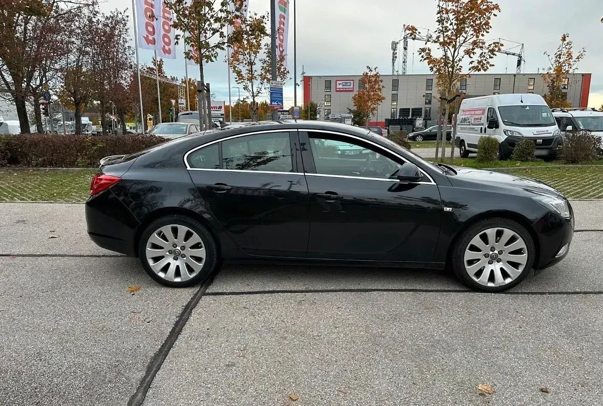 Gebraucht Opel Insignia 160 PS (117 kW) 2012 Schwarz Limousine