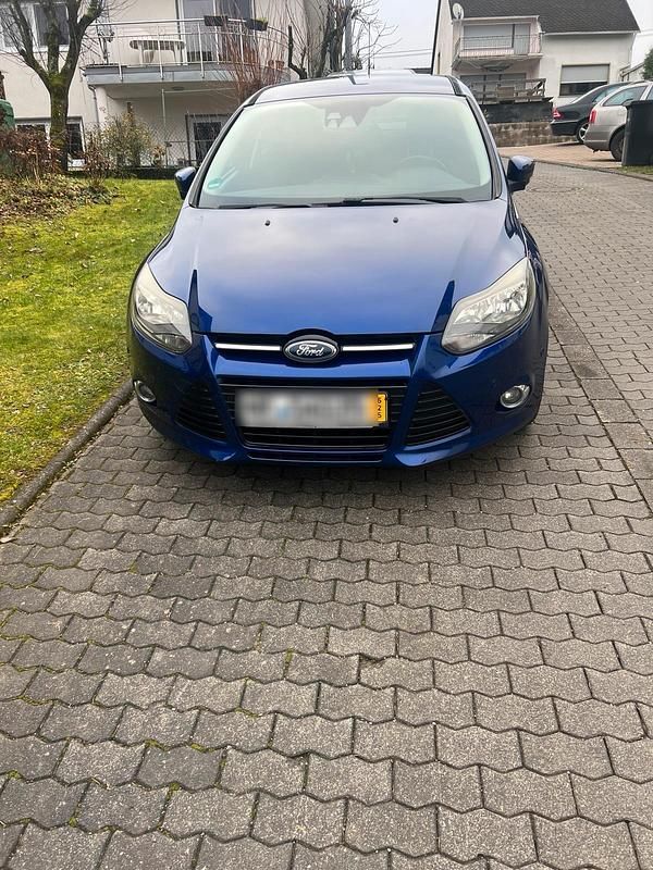 Gebraucht Ford Focus 100 PS (73 kW) 2014 Blau Limousine