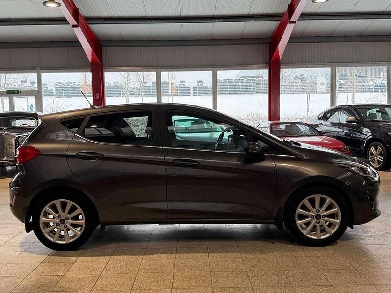 Gebraucht Ford Fiesta Titanium 101 PS (74 kW) 2017 Grau Kleinwagen