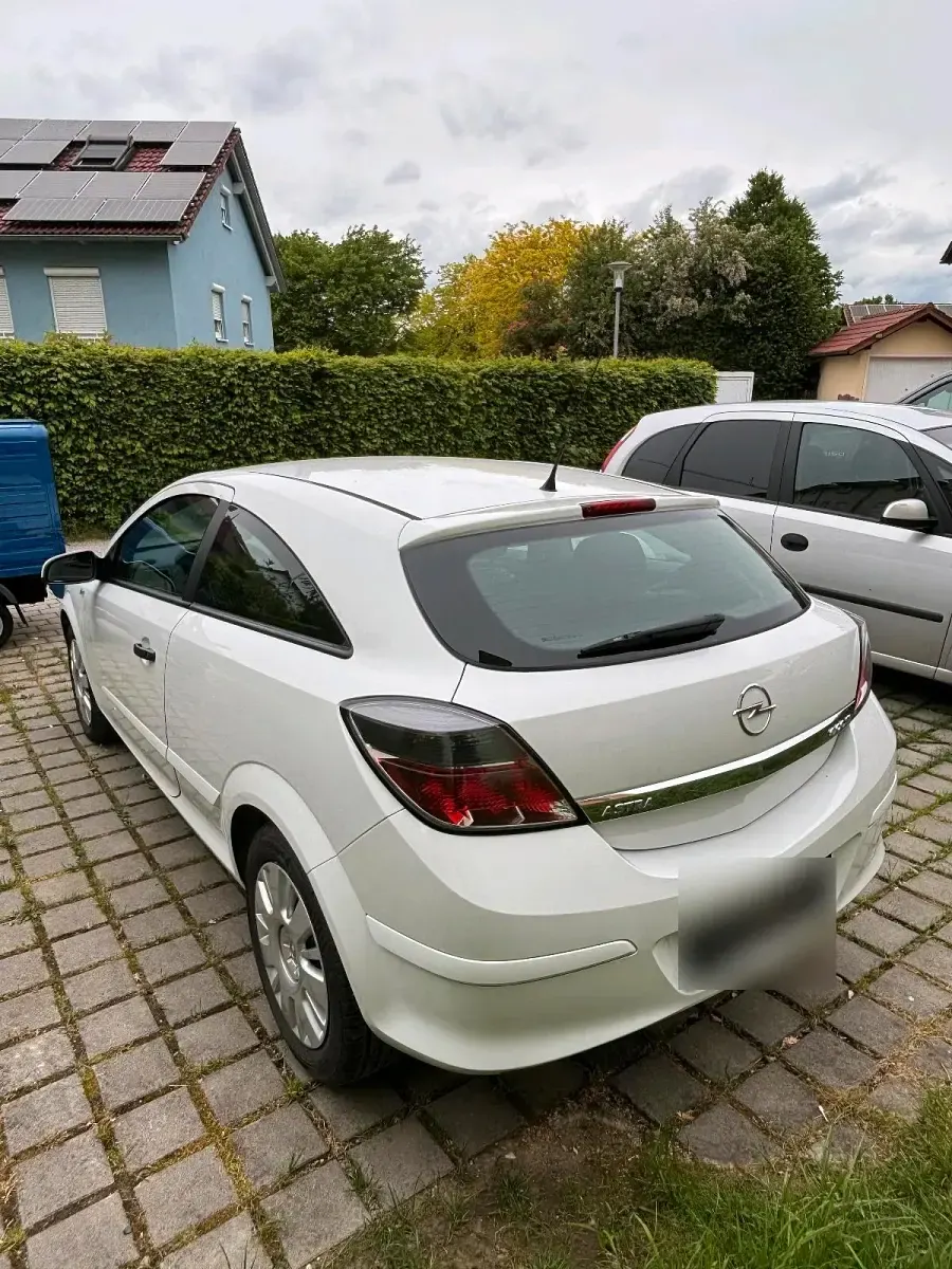 Gebraucht Opel Astra GTC 110 PS (80 kW) 2009 Weiß Coupé