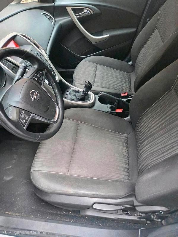 Gebraucht Opel Astra 125 PS (91 kW) 2011 Weiß Limousine