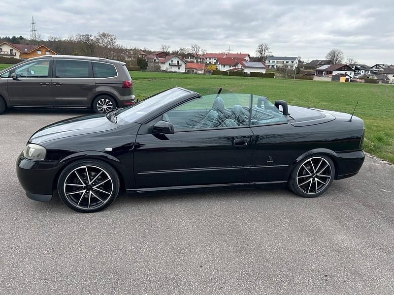 Gebraucht Opel Astra Cabriolet 147 PS (108 kW) 2002 Schwarz Cabrio