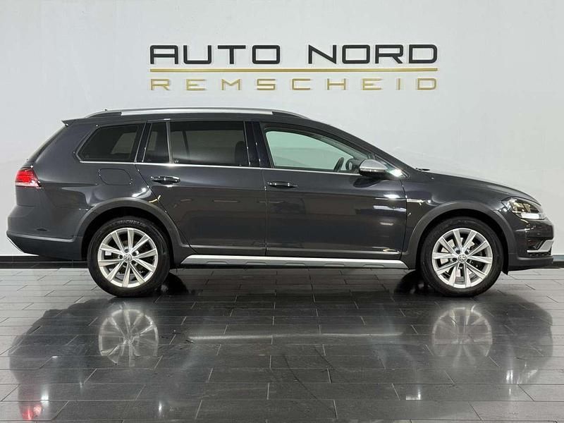Gebraucht VW Golf Alltrack 184 PS (135 kW) 2020 Uranograu Kombi