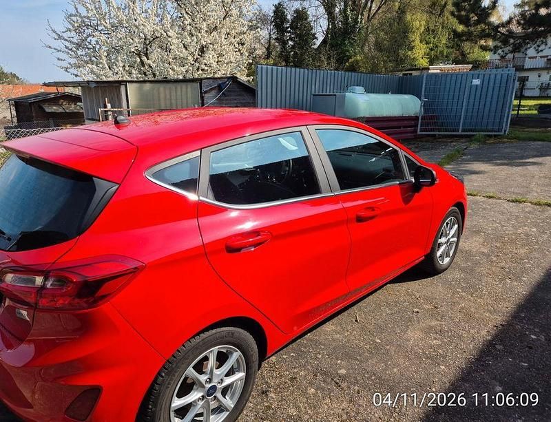 Gebraucht Ford Fiesta Titanium 101 PS (74 kW) 2017 Rot Limousine