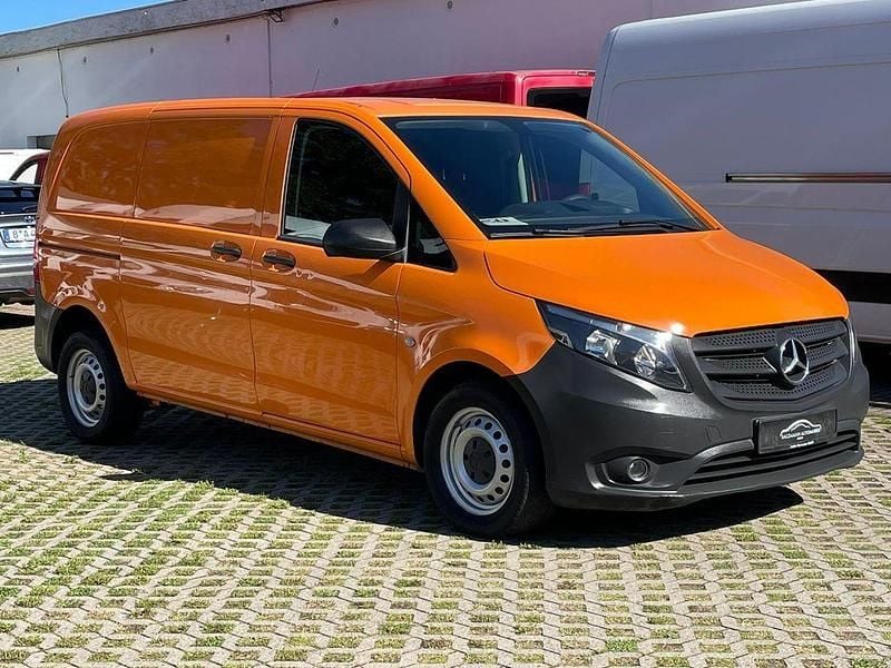 Orange Gebraucht 2016 Mercedes Vito Van / Kleinbus | 14.850 € (Guter Preis) - Bild 1/3