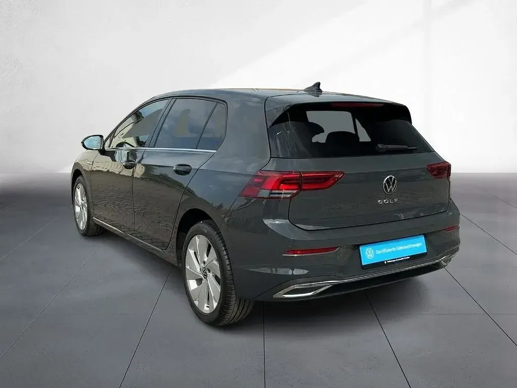 Gebraucht VW Golf VIII Style 131 PS (96 kW) 2024 Grau Limousine