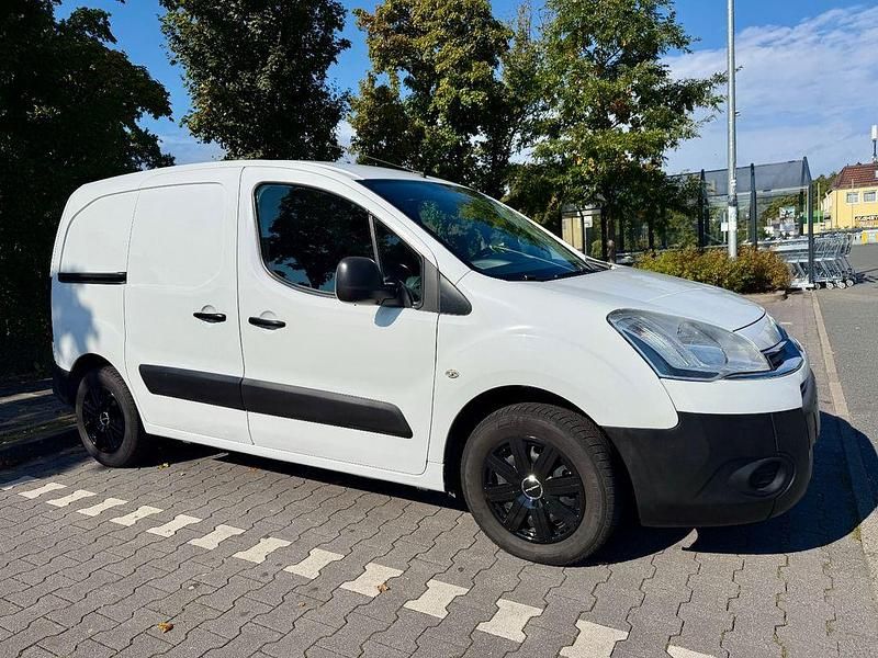 Weiß Gebraucht 2013 Citroën Berlingo Attraction Van / Kleinbus | 6.900 € (Fairer Preis) - Bild 1/4