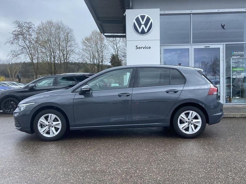 Gebraucht VW Golf VIII Active 131 PS (96 kW) 2023 Grau Limousine