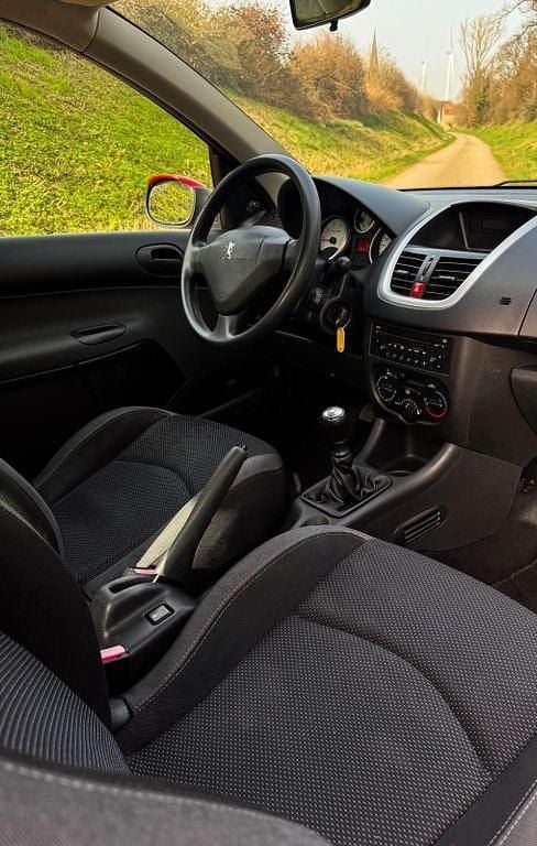 Gebraucht Peugeot 206 60 PS (44 kW) 2010 Rot Limousine